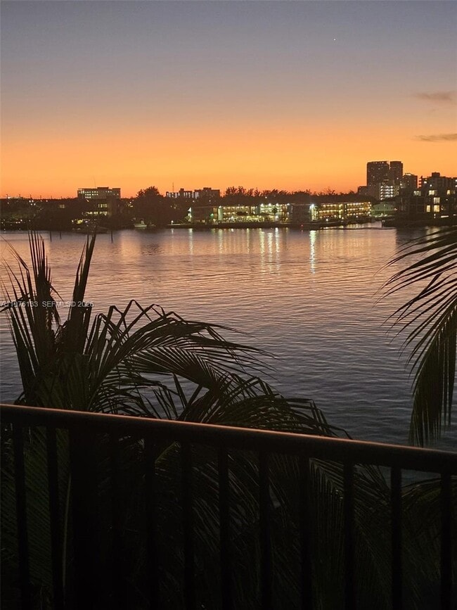 Building Photo - 17100 N Bay Rd