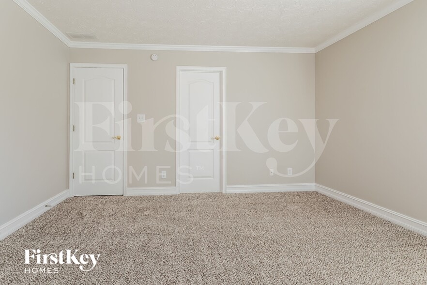 Building Photo - 715 Roland Manor Dr