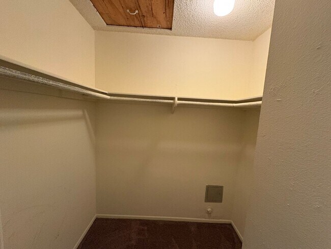 Building Photo - Villa Martinique Town Home!