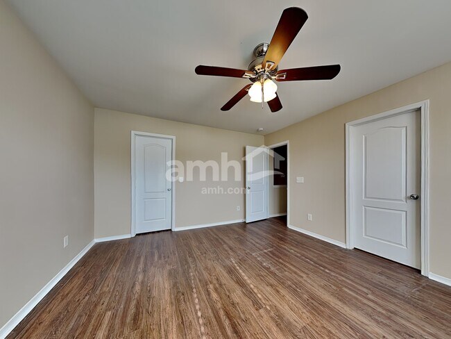 Building Photo - 423 Kerriann Ln