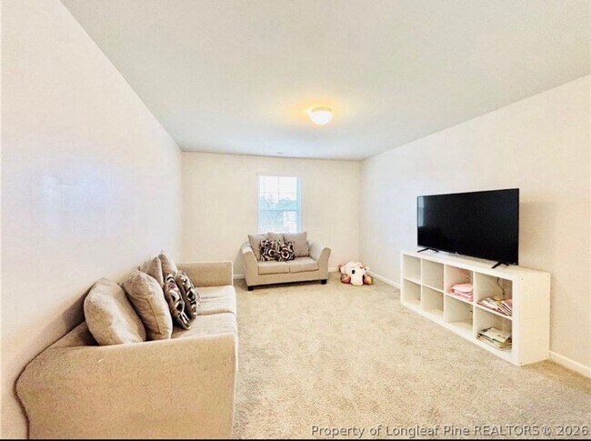 Building Photo - 217 Hornet Dr