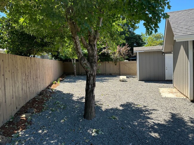 Building Photo - 3-bedroom 2 bath House