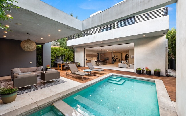 Building Photo - 623 N Edinburgh Ave