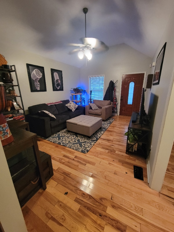 Building Photo - 524 Rothwood Ave