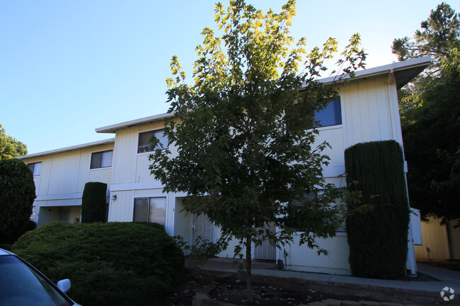 Building Photo - Cambridge Apartments