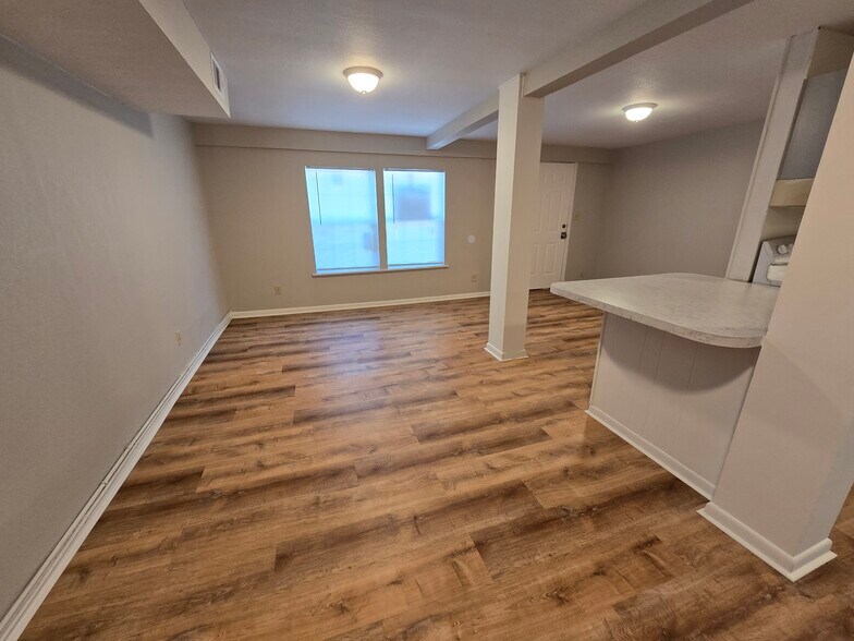 Building Photo - 2307 Elm Ave