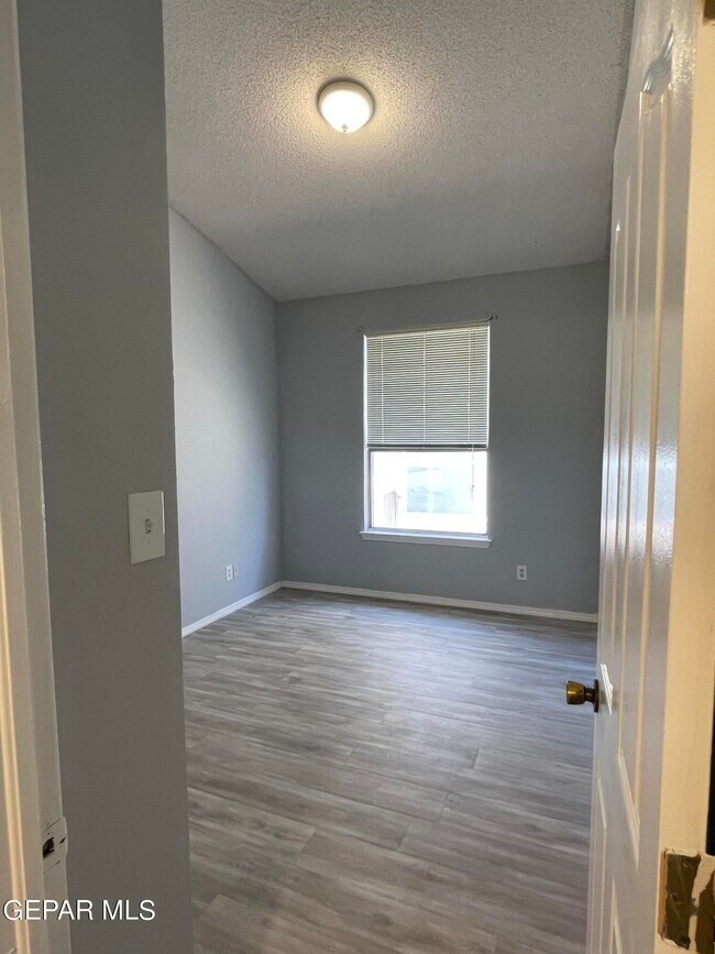 Building Photo - 3701 Trina Pl