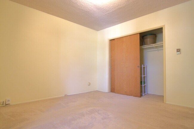 Building Photo - Hidden Gem in Royal Tampa | Prime Victory & Tampa Location | 2BR with Private Condo