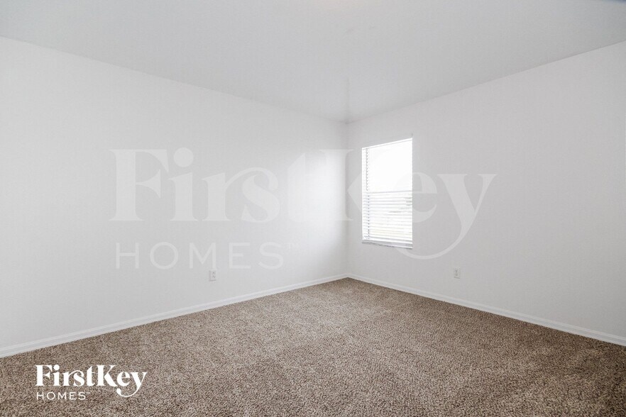 Building Photo - 8152 Canterbury Lake Blvd