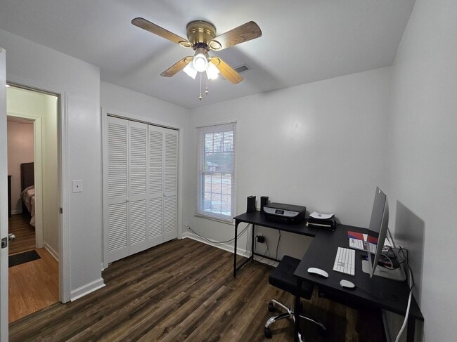 Building Photo - 5945 Lost Creek Dr