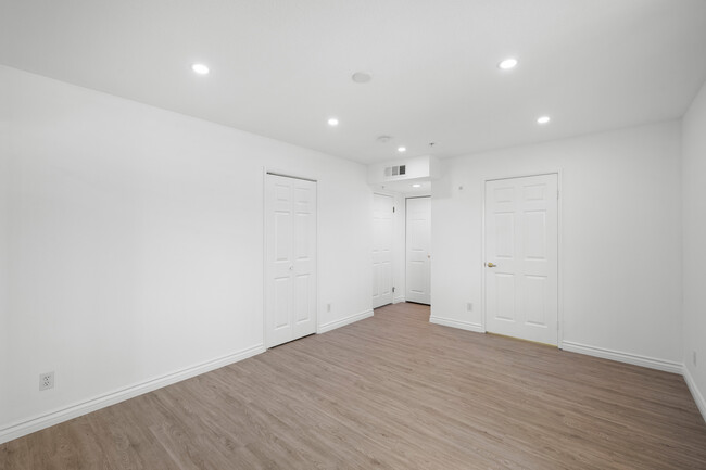 Building Photo - 422 Hawthorne St