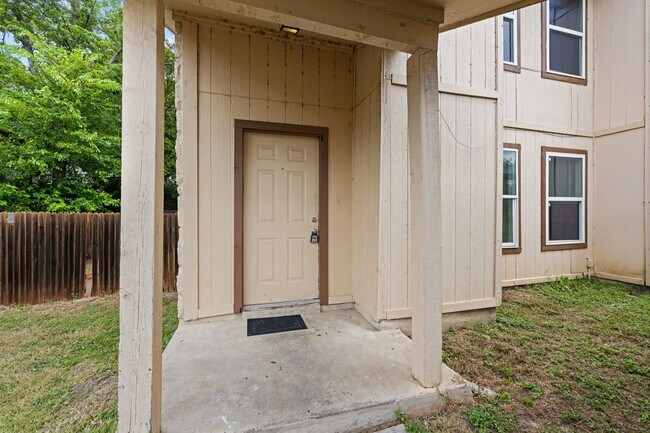 Building Photo - Rawhide Loop Duplex
