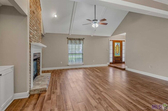 Building Photo - Charming 3 Bedroom 2 Bath House located in Central, La