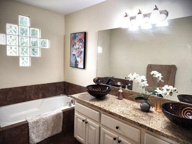 Building Photo - Long Term Rental with Pool