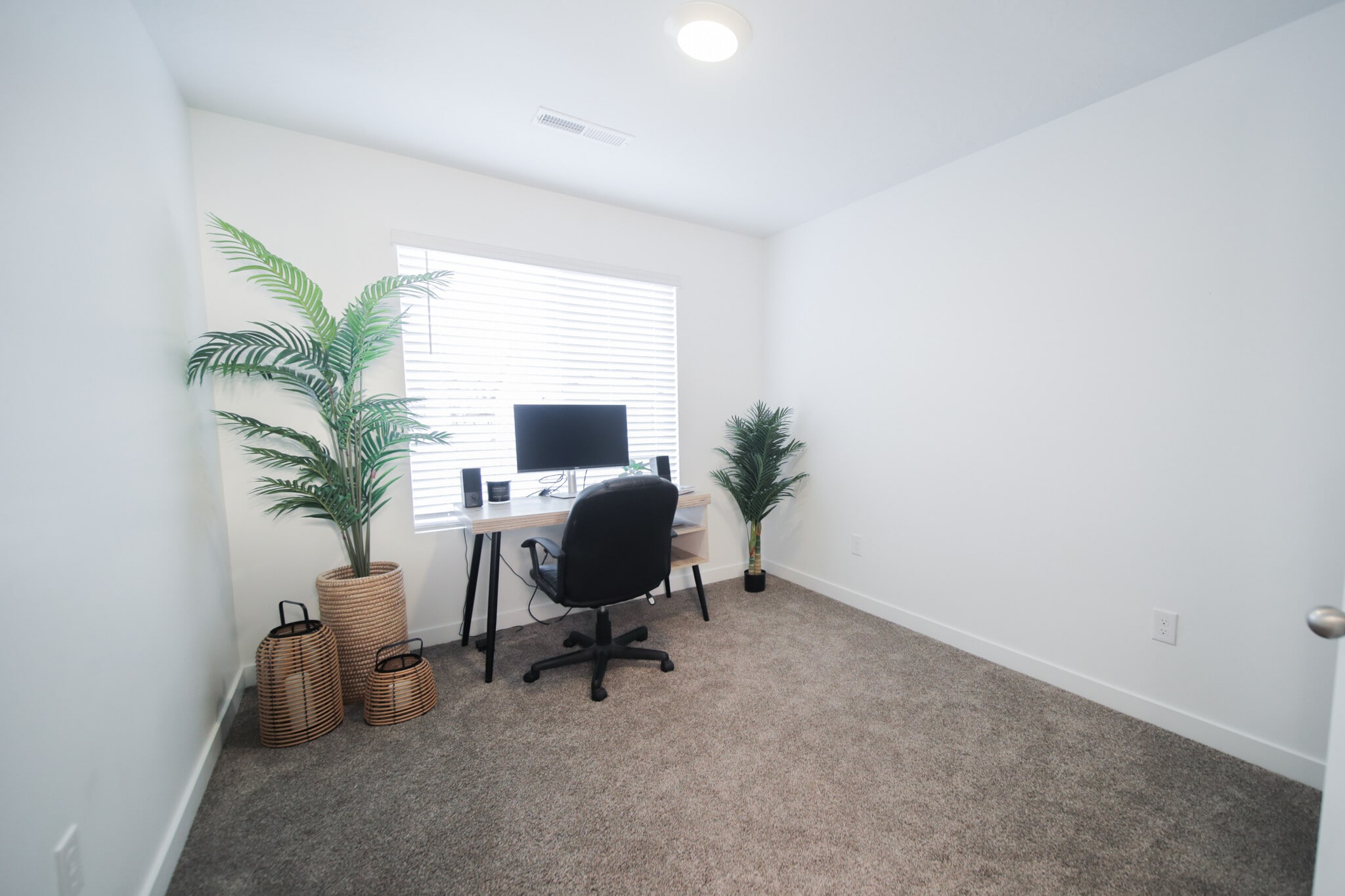 Building Photo - 1737 S Devils Garden Ln