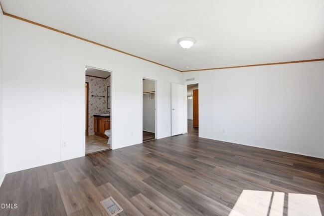 Building Photo - 1385 Live Oak Rd