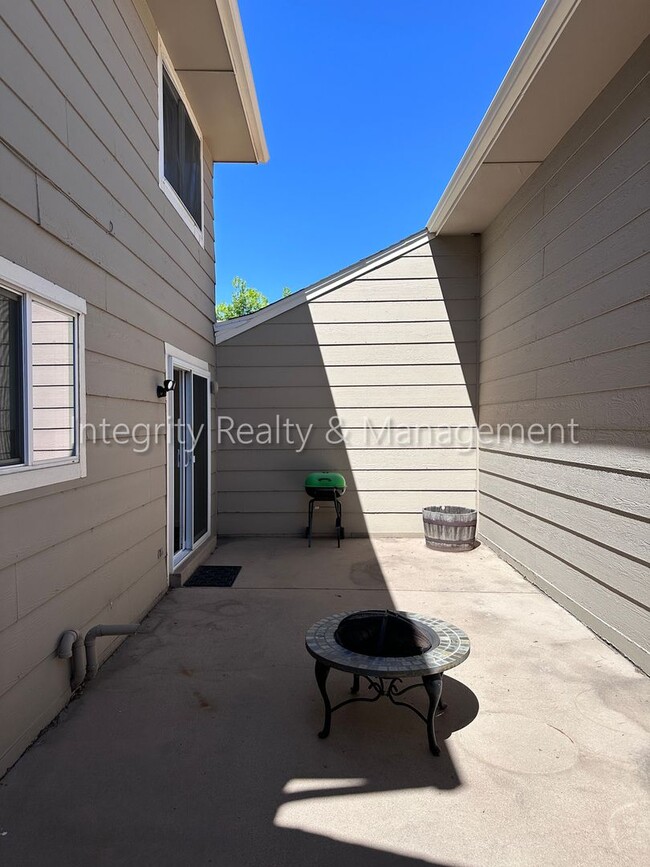 Building Photo - 3860 S Atchison Way