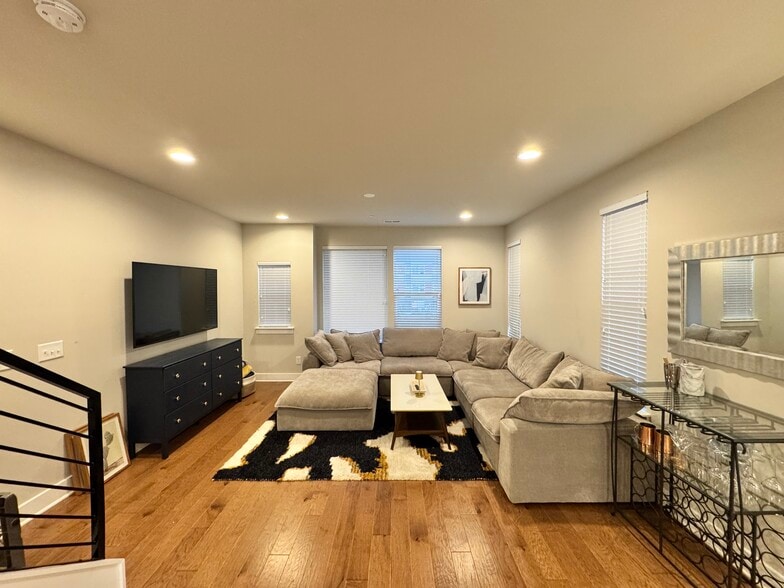 Building Photo - 4101 Bryant Terraces Dr