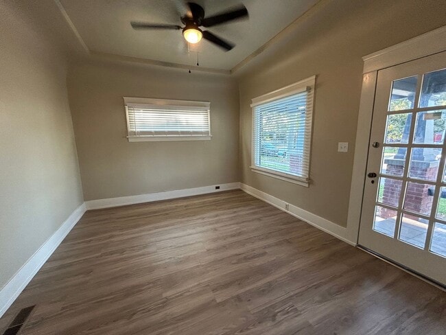 Building Photo - Newly Remodeled 2 Bed/1 Bath Home!