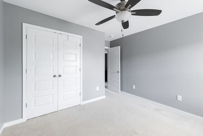 Building Photo - Gorgeous Moseley Townhome with Low-Maintenance Living!