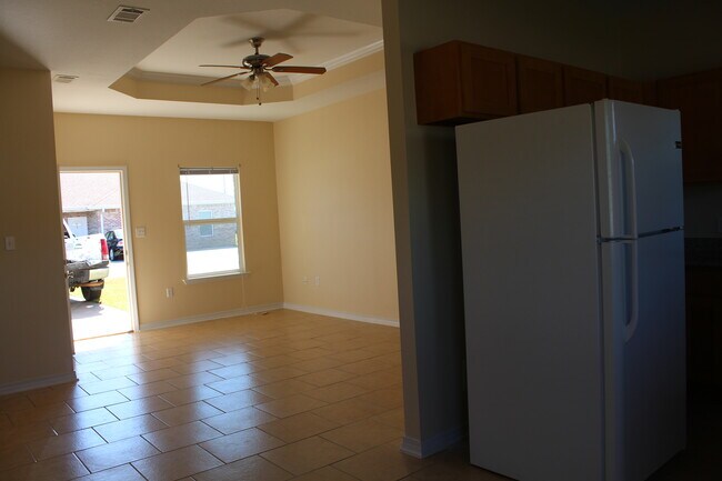 Living Room - 741 N Nicholson Ave