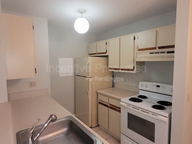 Building Photo - 5956 Westgate Dr