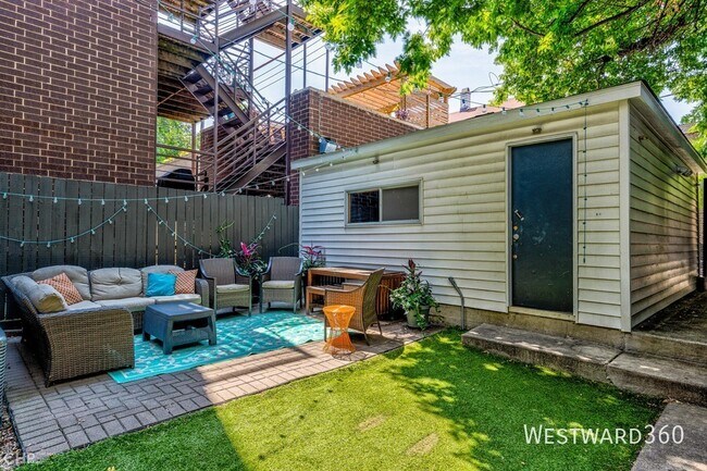 Building Photo - 2344 N Oakley Ave