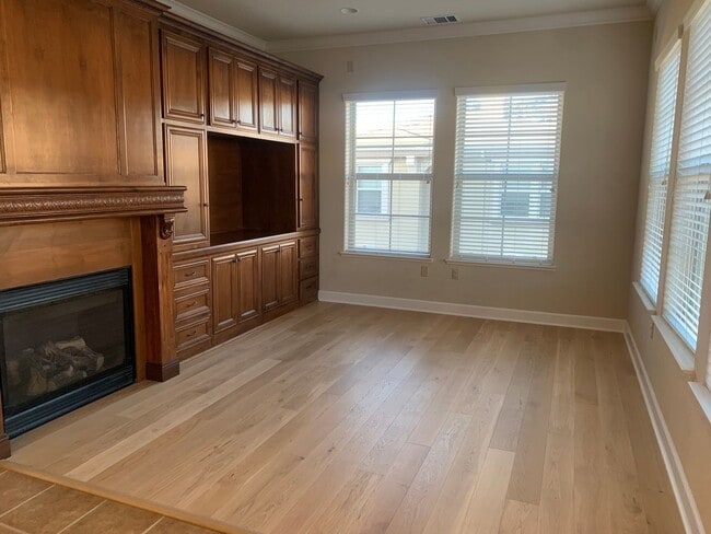 Building Photo - Move In Special: $250 Off First Month's Rent If Rented By 02/15/26! Luxurious Belvedere Condo Ava...