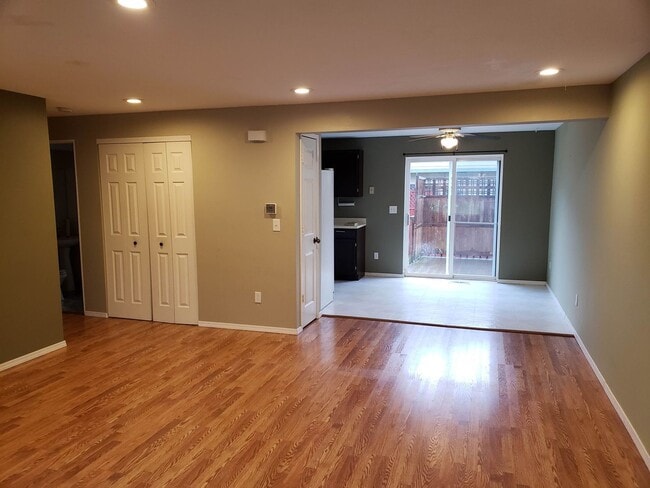 Building Photo - Beautiful Three Bedroom Centrally Located!