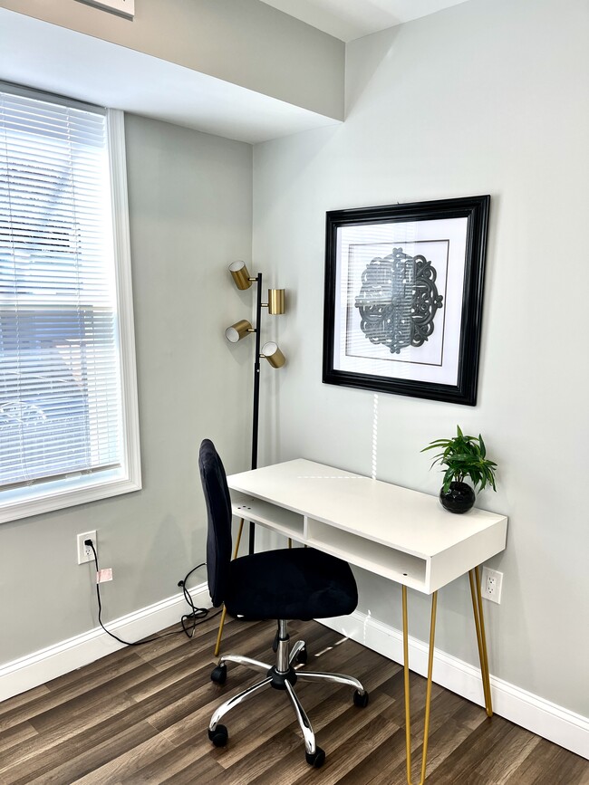 Building Photo - 4206 Eads St NE