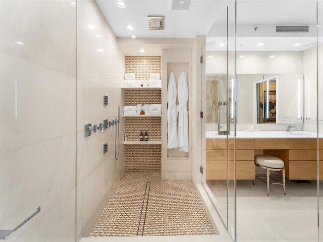 Building Photo - 333 Las Olas Way