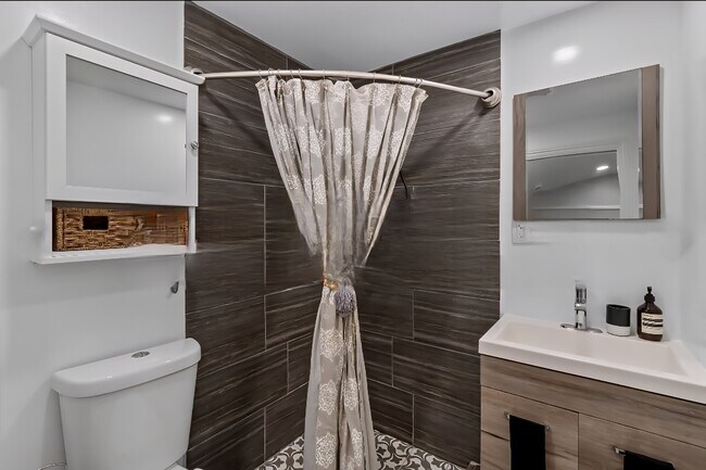 Building Photo - 4159 La Salle Ave