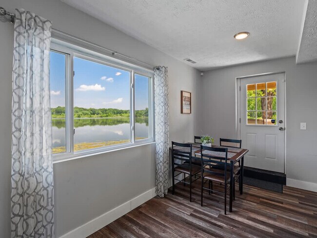 Building Photo - 829 Portage Lakes Drive