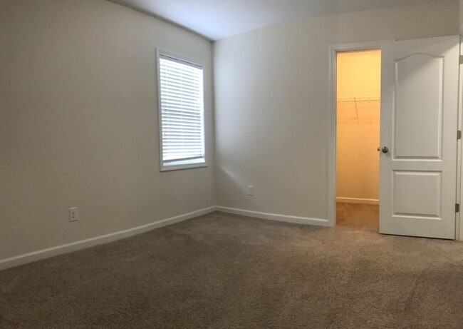 Building Photo - Regal Home on Regatta Way!