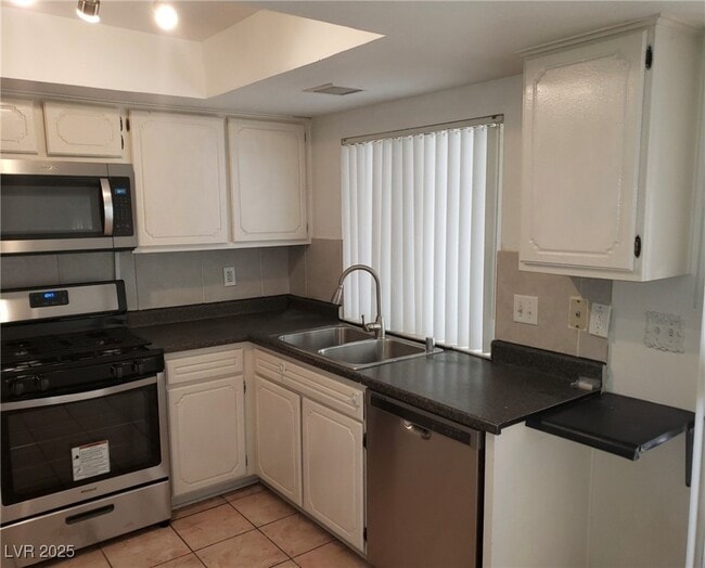 Building Photo - 2524 Sidonia Ave