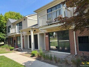 Building Photo - Beautiful 2 Bedroom Condo in Canton