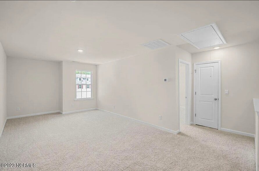 Building Photo - 1227 Middlecrest Dr