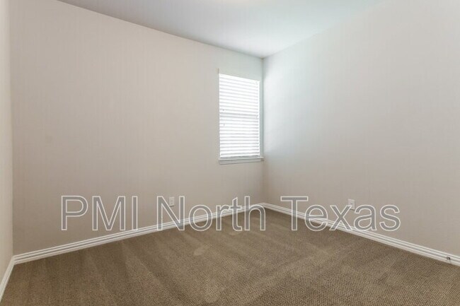 Building Photo - 1005 Kennedy Dr