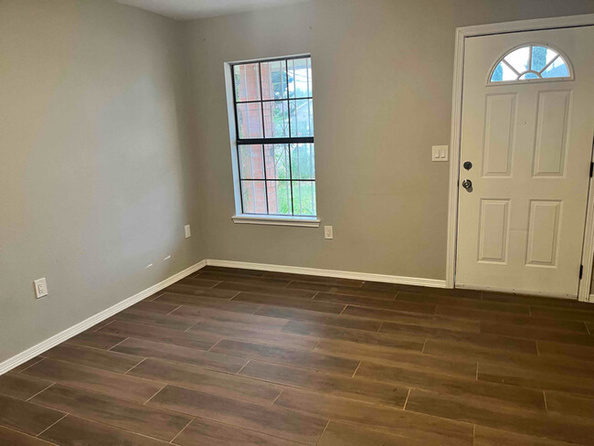 Building Photo - 5430 Villa Del Angeles