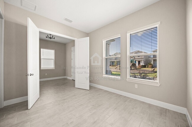 Building Photo - 16848 Hamlin Vis Aly