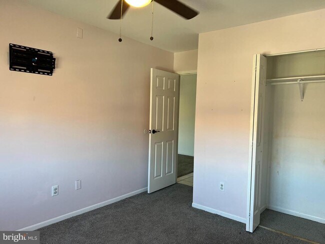 Building Photo - 60202 Delaire Landing Rd