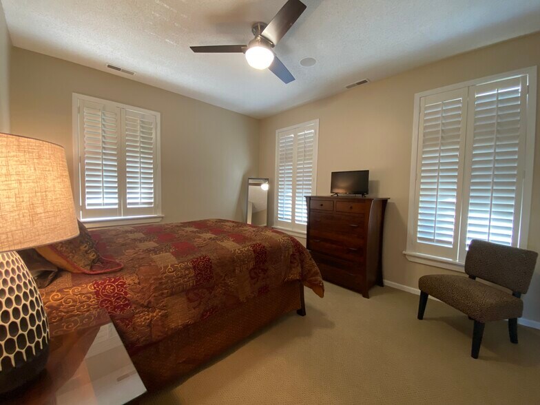 Bed/Bath Suite - 311 3rd St S