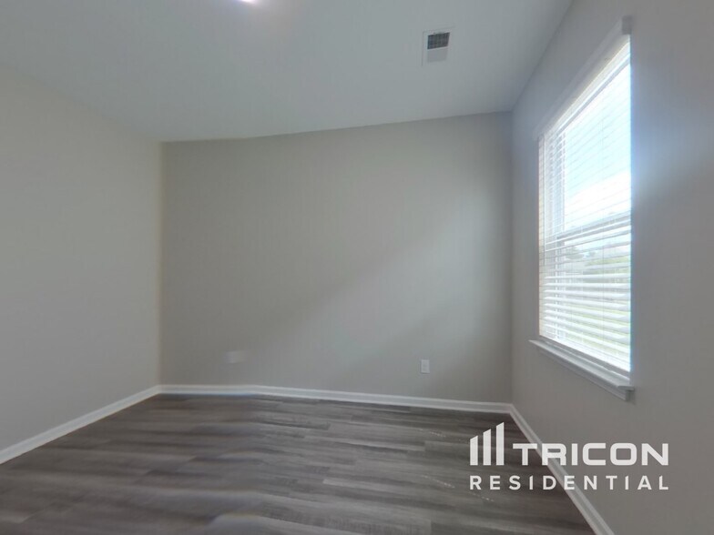 Building Photo - 210 Sweetgrass Ln