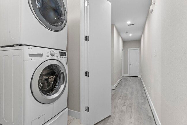 Building Photo - 851 Prosper St