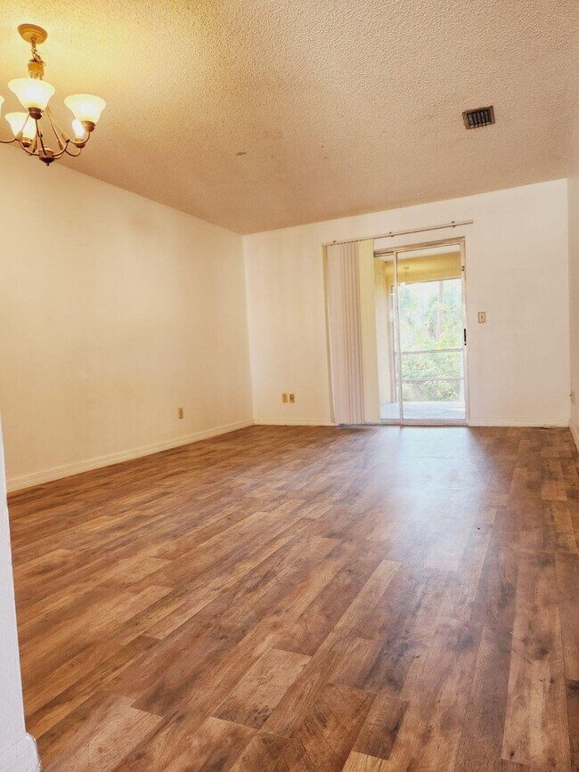 Building Photo - 3013 Sir Hamilton Cir