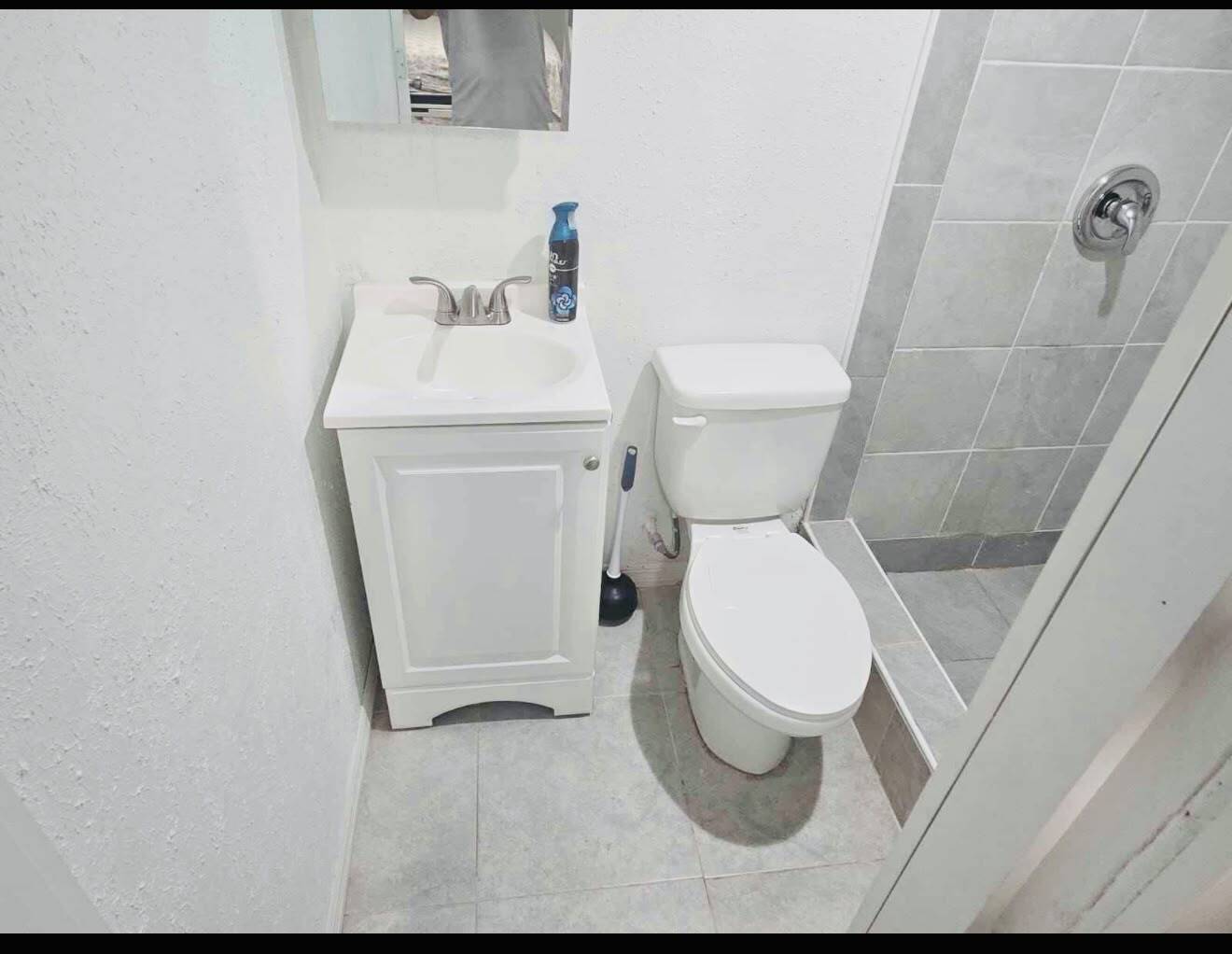 Building Photo - 4033 Sandpointe Dr