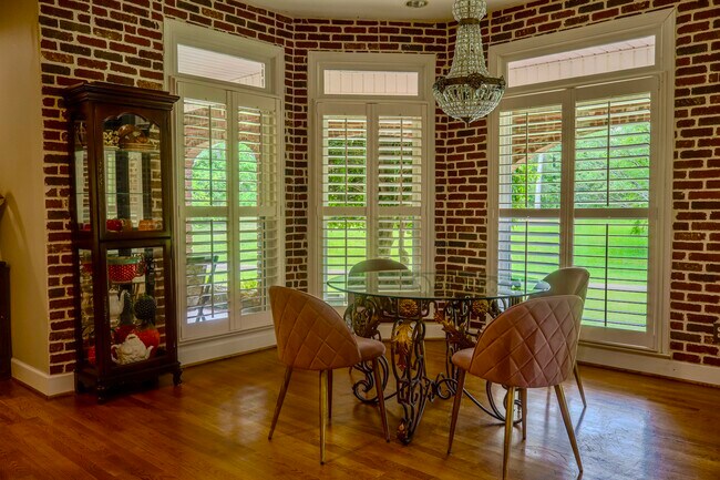 Building Photo - FURNISHED 6500 SQ FT MANSION (SHORT TERM / INSURANCE)