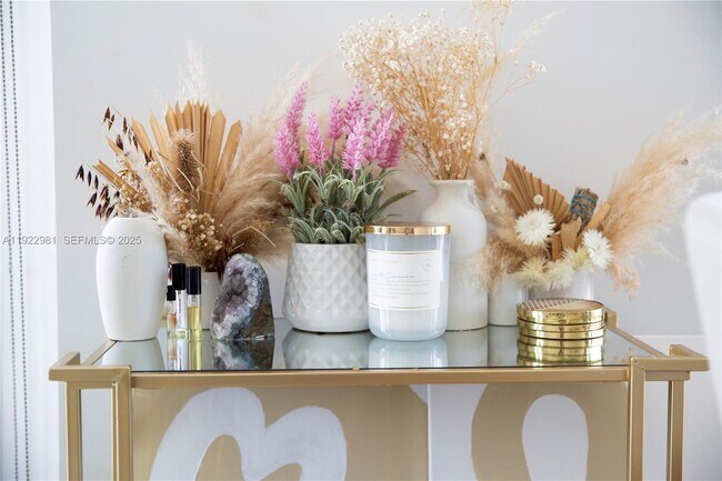 Building Photo - 121 NE 34th St