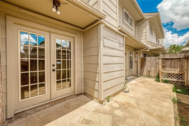 Building Photo - 14736 Perthshire Rd