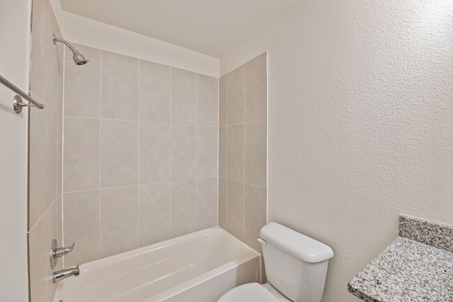 Building Photo - AVAILABLE NOW! 3 BEDROOM TRIPLEX LOCATED IN BONHAM, TEXAS!